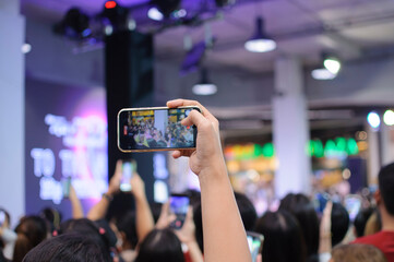 Many people are using smartphones to shoot videos of celebrities on stage.