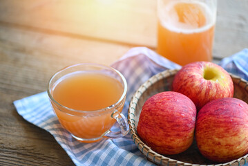 apple cider vinegar natural remedies and cures for common health condition, raw and unfiltered...