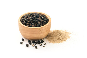 Fototapeta na wymiar Black pepper or peppercorns in wooden bowl with broken and powder isolated on white background.