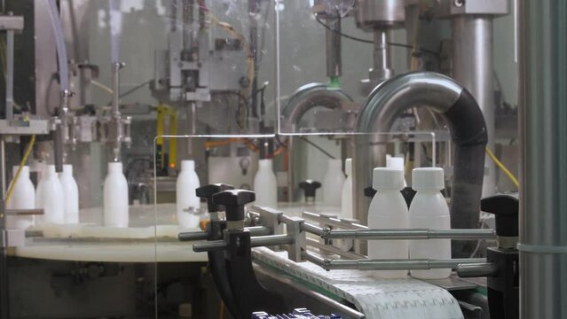 Automated vial filling, capping and labeling machine for pharmaceuticals