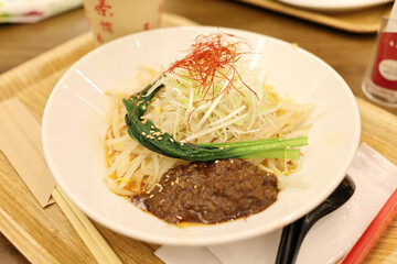 ジャージャー麺