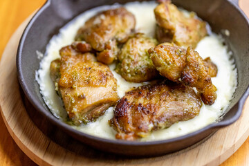 チキンのバジルソース