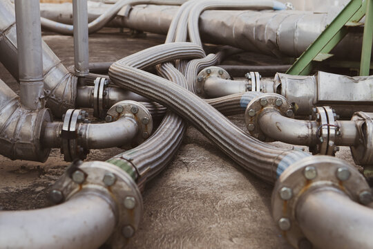 Flexible stainless steel pipe, installed with pipes in the industry Flexible hoses for reducing the force between the oil storage tanks In and out pressure.
