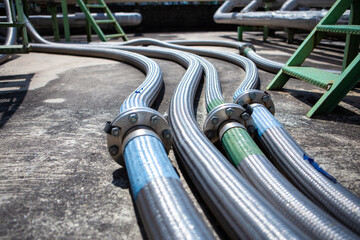 Flexible stainless steel pipe, installed with pipes in the industry Flexible hoses for reducing the...