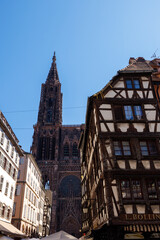 Fototapeta na wymiar iconic Strasbourg Cathedral (Cathédrale Notre-Dame de Strasbourg) in Alsace