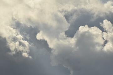 Obraz premium Heavenly Clouds on the Cusp of Sunset