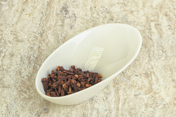 Dry Clove aroma in the bowl