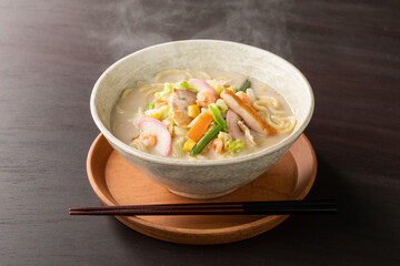 湯気の立つ、熱々のちゃんぽん