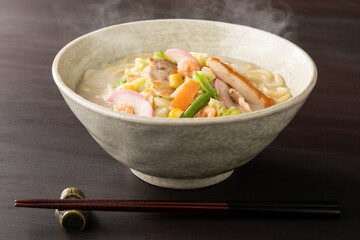 湯気の立つ、熱々のちゃんぽん