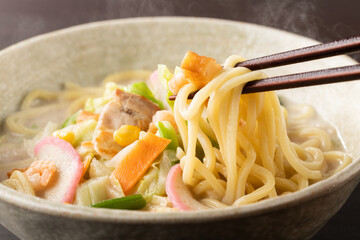 湯気の立つ、熱々のちゃんぽん