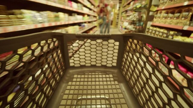 Close up an empty shopping cart without food. Timelapse of shopping at the supermarket. Inflation. Consumer basket. Crisis. Decrease in purchasing power