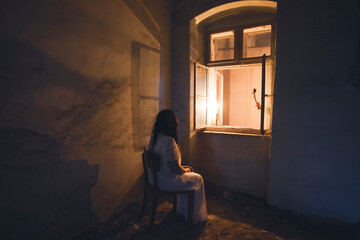 Scary ghost woman in haunted house - obrazy, fototapety, plakaty
