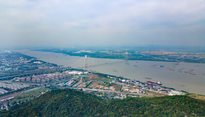 Obraz premium Aerial photography of Nanjing Fourth Bridge and busy transport ships in the Yangtze River in Nanjing City, Jiangsu Province, China in the smog