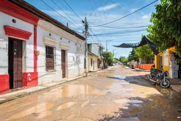 Fototapeta na wymiar street view of mompos colonial town, colombia