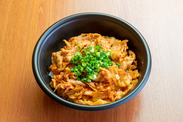 テイクアウトもできるキムチ丼