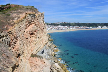 Fototapeta premium Felswand bei Nazaré in Portugal