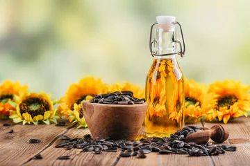 Foto auf Alu-Dibond Golden sunflower oil and flowers © happy_lark