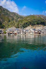 春の朝　静かな伊根の舟屋（京都府伊根町）