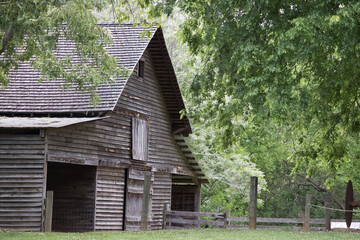 Fototapeta na wymiar Old wooden barn with trees