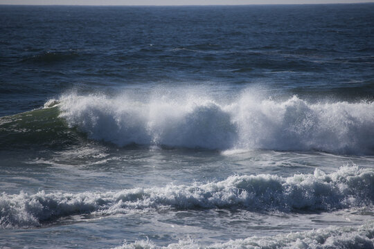 Ocean waves near the shore © Allen Penton
