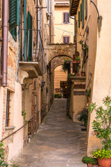 Fototapeta na wymiar Montepulciano,Tuscany - Italy August 2020 Through the narrow streets of the Tuscan village