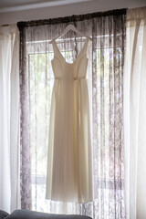 suknia ubieranie panna młoda ubranie pomoc ślub wesele