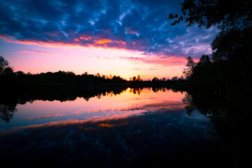 Zachód nad jeziorem © Coolmer