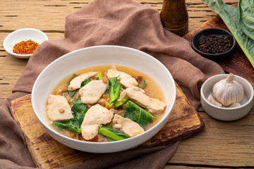 Rad Na Gai (Thai Gravy Noodles with Chicken),Flat rice noodles with chicken breast and vegetables in thick Thai gravy sauce