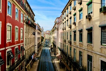 Fototapeta na wymiar Blick auf eine wunderschöne Straße in Lissabon Portugal