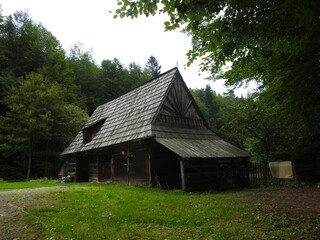 Fototapeta na wymiar old wooden house in Tatry, Poland