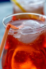 verre de cocktail spritz en gros plan