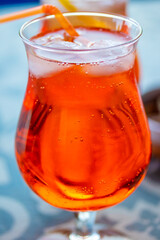 verre de cocktail spritz en gros plan