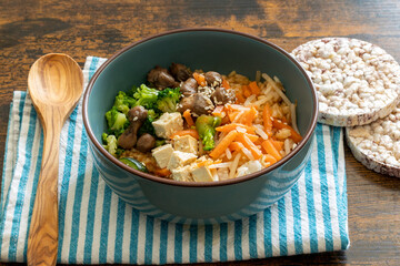 bol de bibimap vegan en gros plan