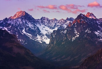 Widok na Tatry Wysokie o poranku z Rusinowej Polany © Michal45