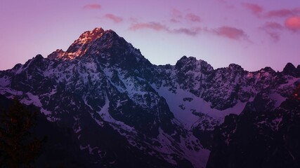 Widok na Tatry Wysokie o poranku z Rusinowej Polany © Michal45