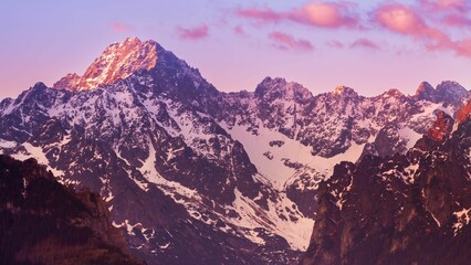 Widok na Tatry Wysokie o poranku z Rusinowej Polany © Michal45