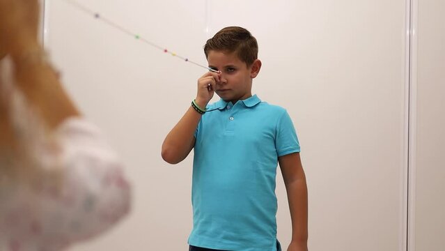 An ophthalmologist uses brock's cord to maintain vision in a child's eyes. Eye vision therapy.