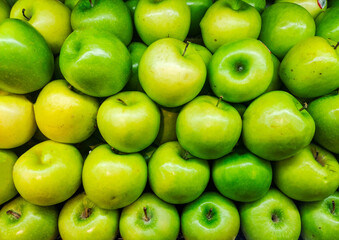 Fototapeta na wymiar Stacks of green apple 