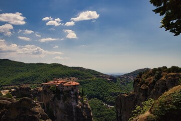 Fototapeta na wymiar Kloster in den Bergen, Meteora Griechenland 