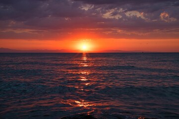 Sonnenaufgang über dem Meer, Griechenland 