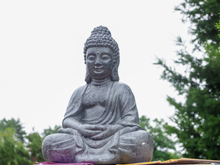 statue buddah in park 