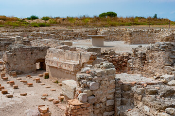 Site archéologique des ruines d'Empuries (Empúries en catalan) : port antique gréco-romain, situé sur la commune de L'Escala, près de Gérone, en Catalogne (Espagne). - 525425320