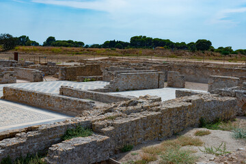 Site archéologique des ruines d'Empuries (Empúries en catalan) : port antique gréco-romain, situé sur la commune de L'Escala, près de Gérone, en Catalogne (Espagne). - 525425531