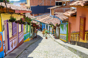 colorful town of guatape in antioquia district, colombia. - obrazy, fototapety, plakaty