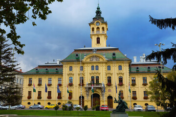 Obraz premium View on City Hall in hungarian city Szeged outdoors.