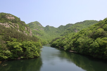 Fototapeta na wymiar 한국의 산과 계곡(부안 변산반도 국립공원 직소보 전망대)