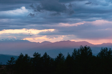 日没前の夕空　秋の空　光の光芒　霧ケ峰高原