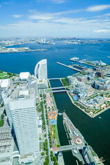 Naklejka premium 神奈川県横浜市みなとみらいランドマークタワーの展望台からの都市風景