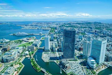 Fototapeta premium 神奈川県横浜市みなとみらいランドマークタワーの展望台からの都市風景