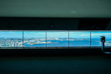 神奈川県横浜市みなとみらいランドマークタワーの展望台からの都市風景